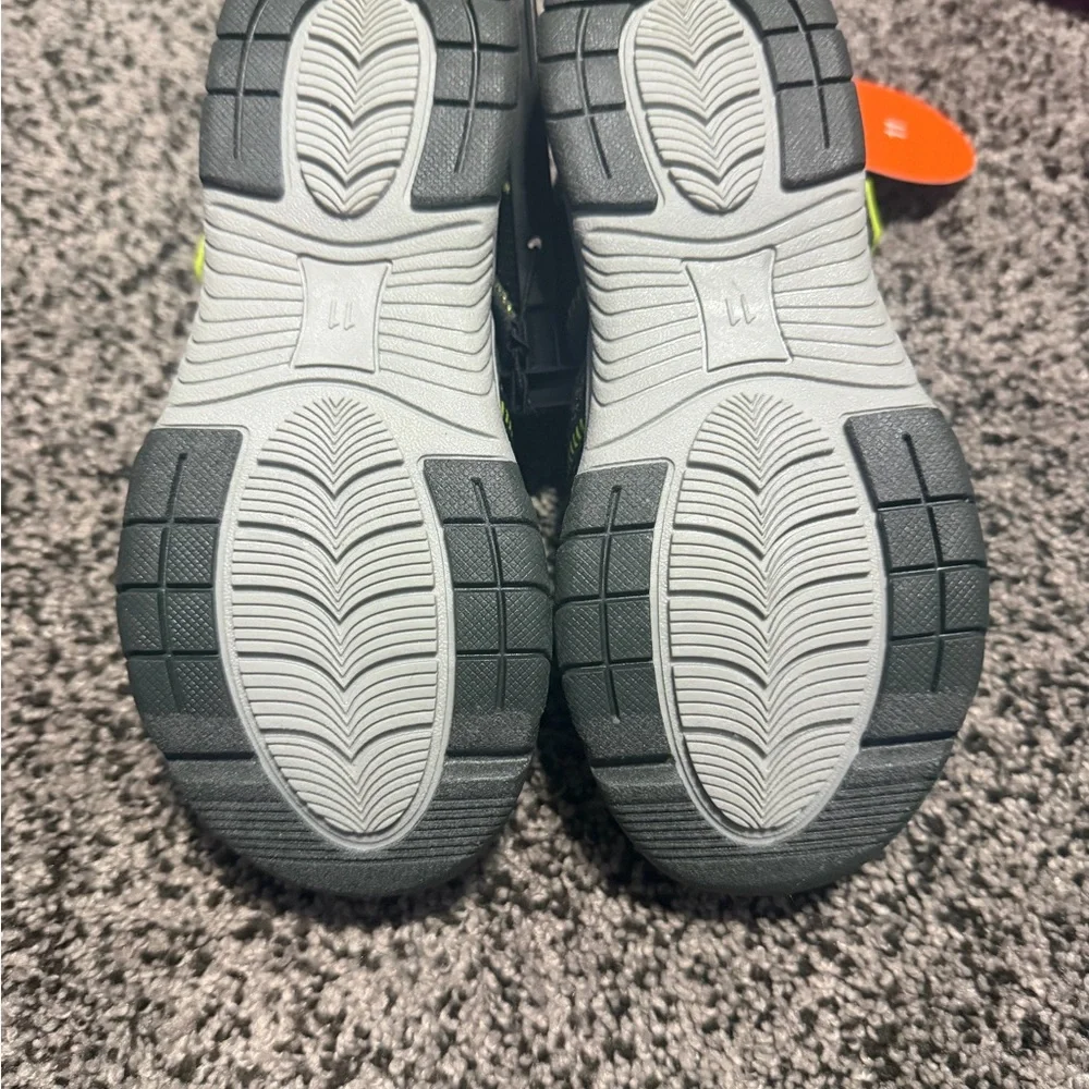 Wonder Nation Closed Toe Sandals Kids 11 Olive Green NWT Athletic Water Shoes